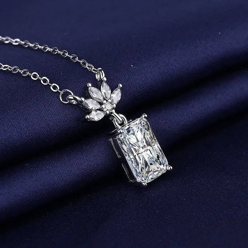 Gorgeous Sparkling Elegant Pendent Necklaces